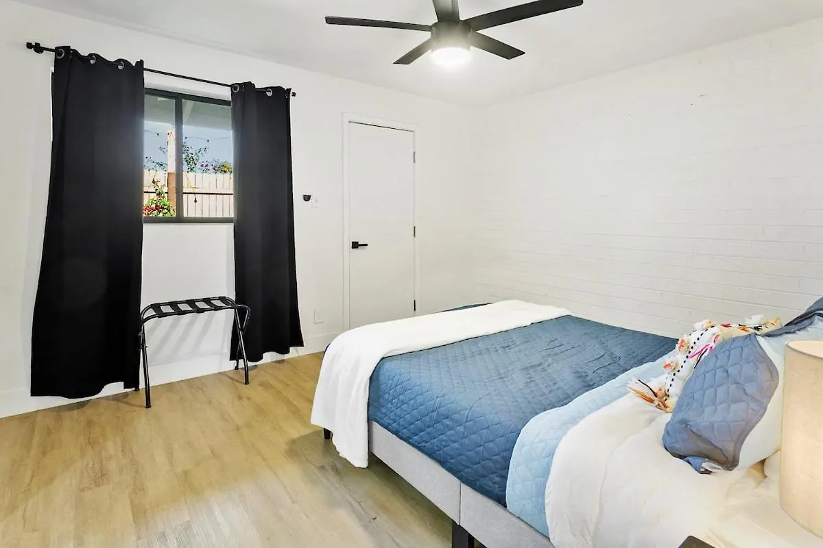 Phoenix Modern Retreat Near Old Town