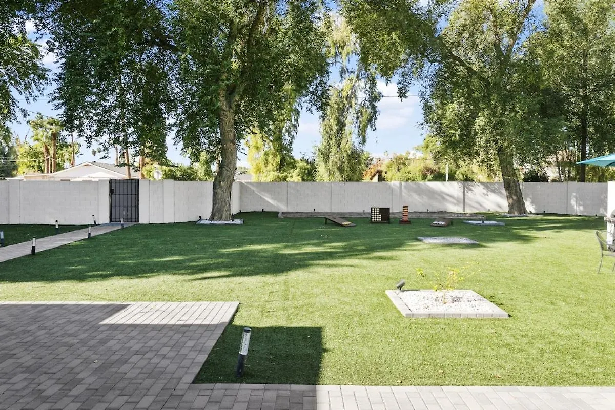 Phoenix Modern Retreat Near Old Town Holiday home