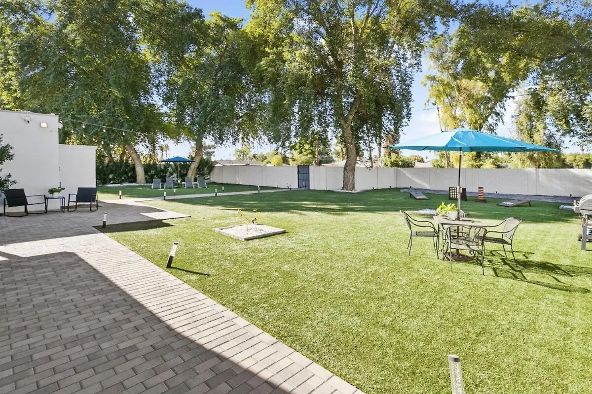 Phoenix Modern Retreat Near Old Town Holiday home