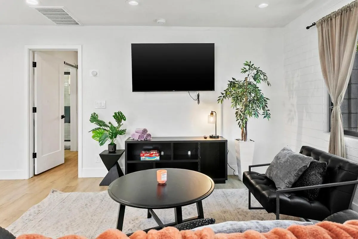 Phoenix Modern Retreat Near Old Town Holiday home